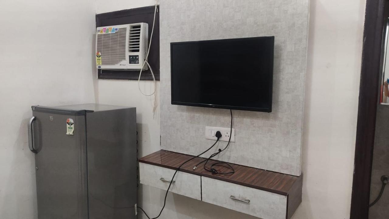 Hotel Singh Residency Medanta Gurgaon Room photo